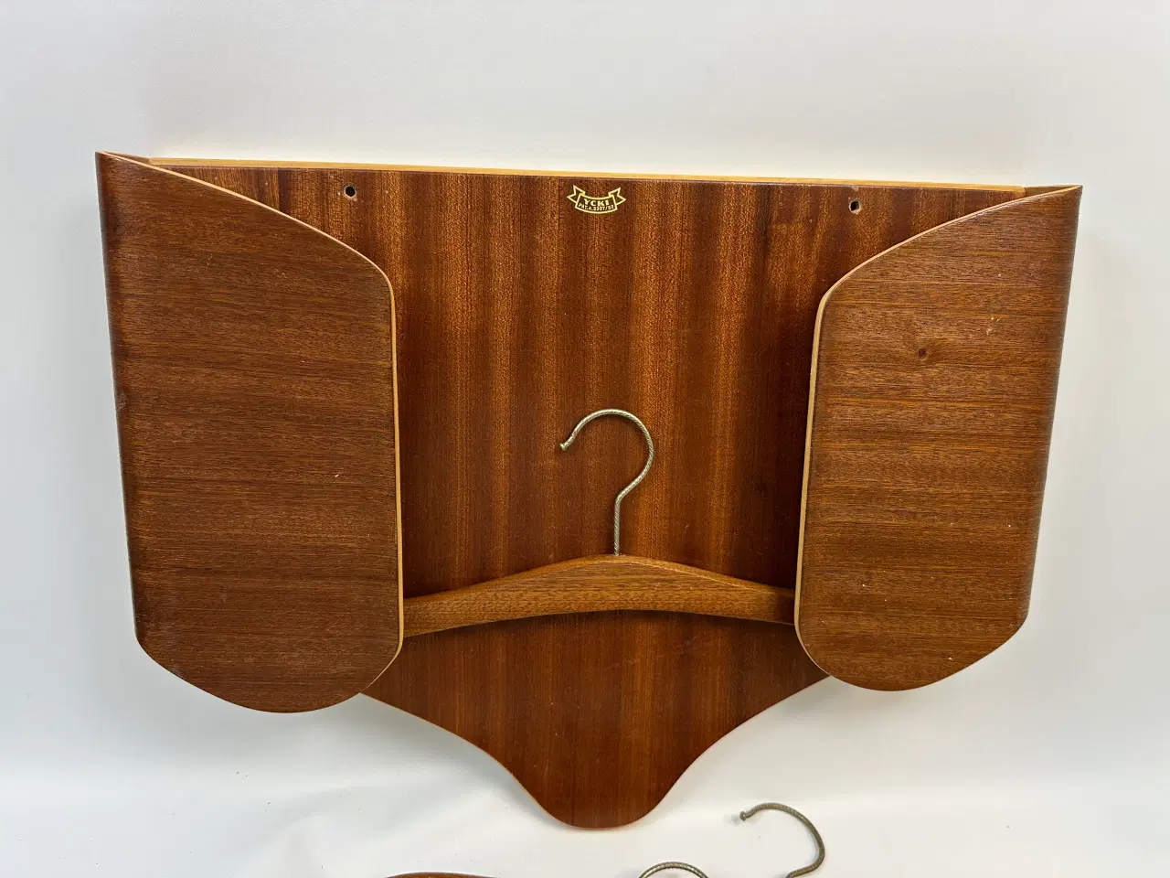 Billede 5 - Retro bænger holder til bøjler i teak. 