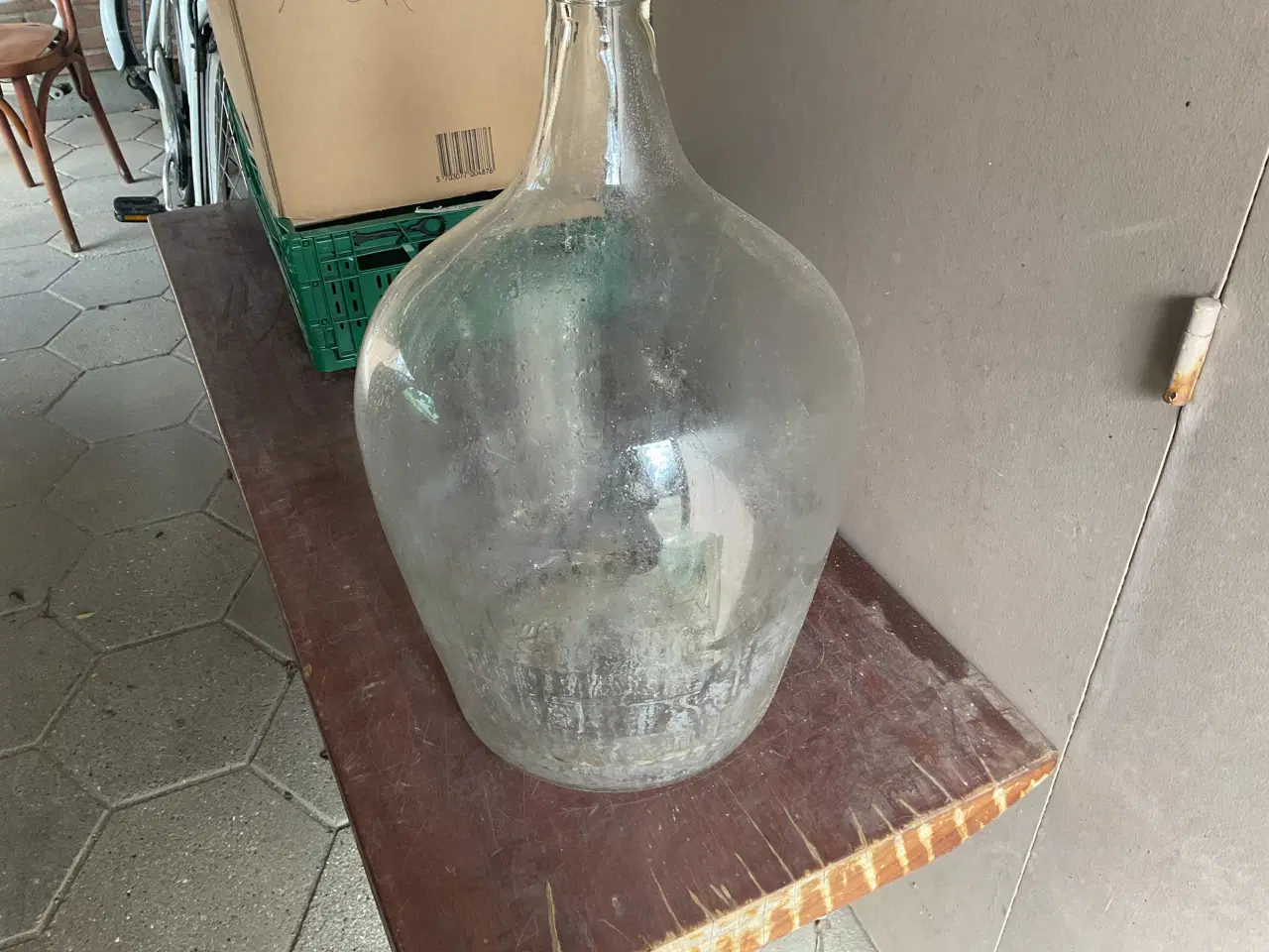 Billede 1 - 2 stk. vinballoner, gamle, glas, indhold ca. 20 la