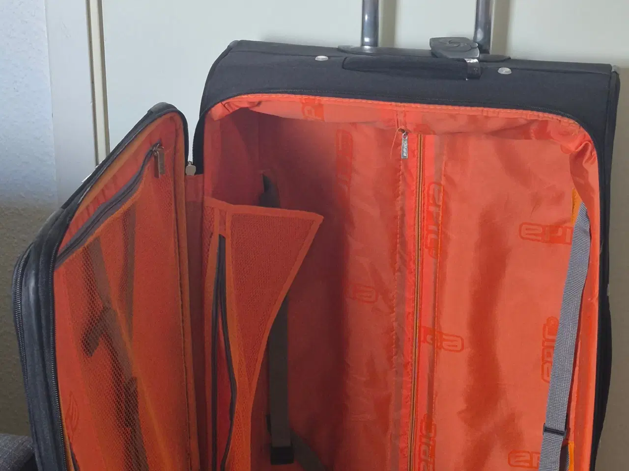Billede 2 - Stor trolley-taske med hjul og teleskophåndtag – i
