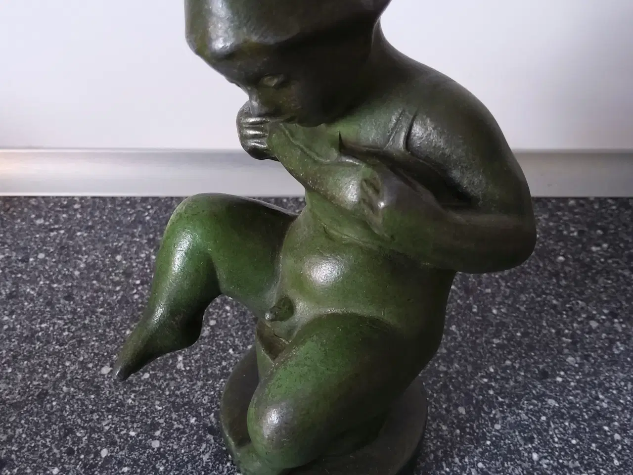 Billede 4 - Grøn Bronzefigurer/skulptur af dreng.