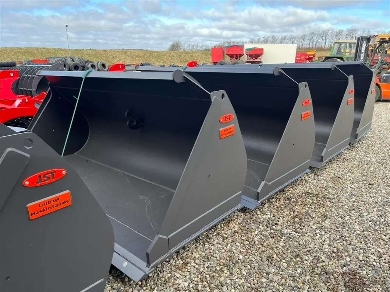 Billede 1 - JST Skovl 3.4m3 med volvoskifte og 3m bred. NY SKOVL. Den er opbygget efter alle kunstens regler