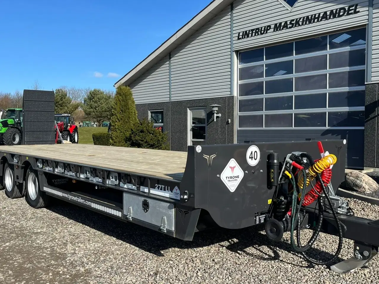 Billede 2 - Tyrone 27TLL LANG MODEL med forbredningsudstyr . Affjedret træk og affjedret aksler. Med hydrauliske ramper og værktøjskasse