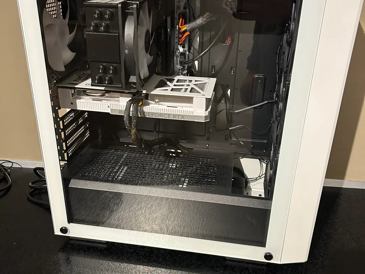 Billede 3 - HVID HIGH-END GAMING PC – i5 12600K • RTX 4060 • 3