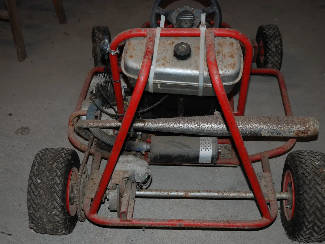 Billede 2 - Puck maxi sidder i en gokart