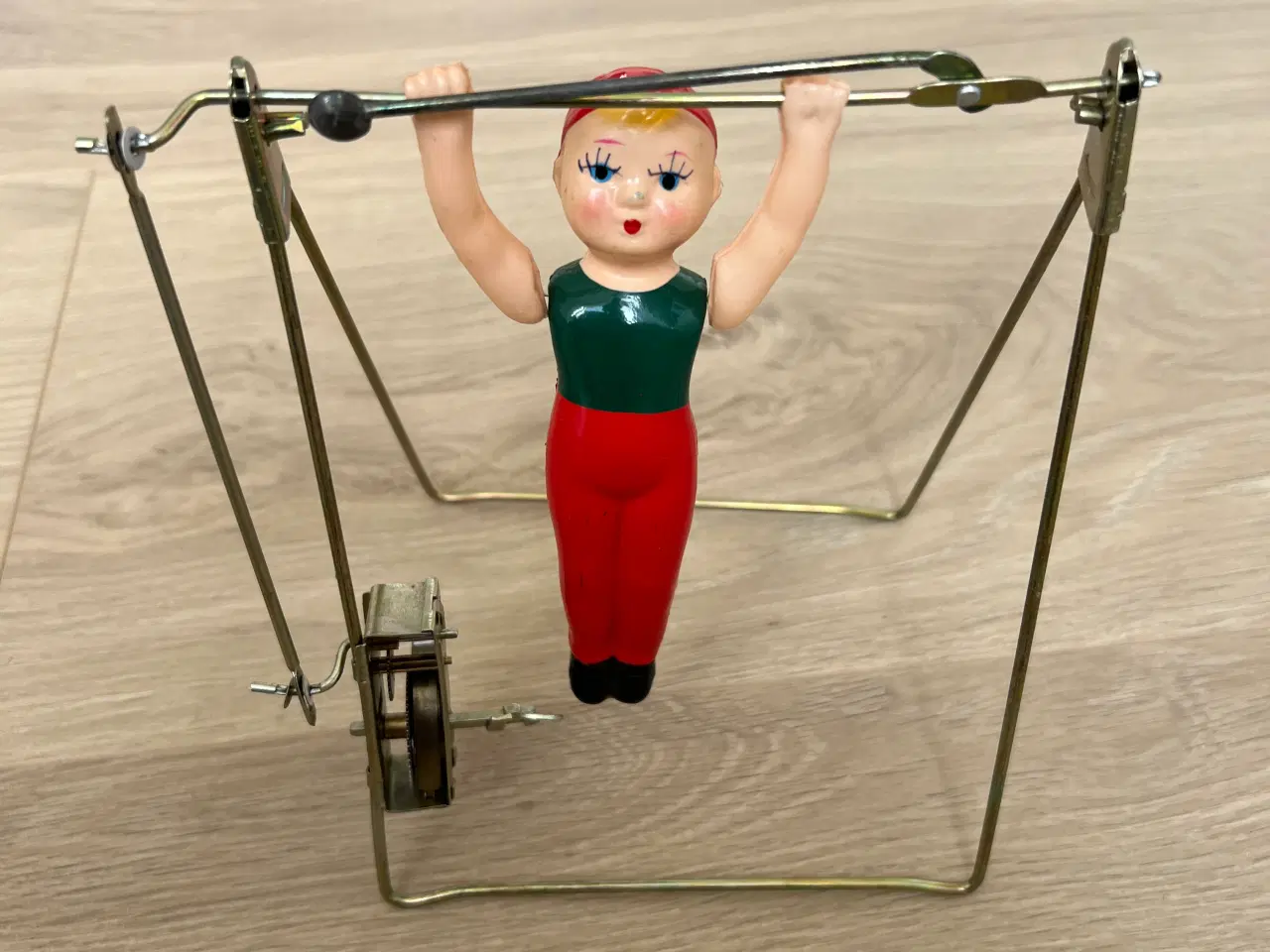 Billede 1 - Bliklegetøj med plastfigur i original emballage, S