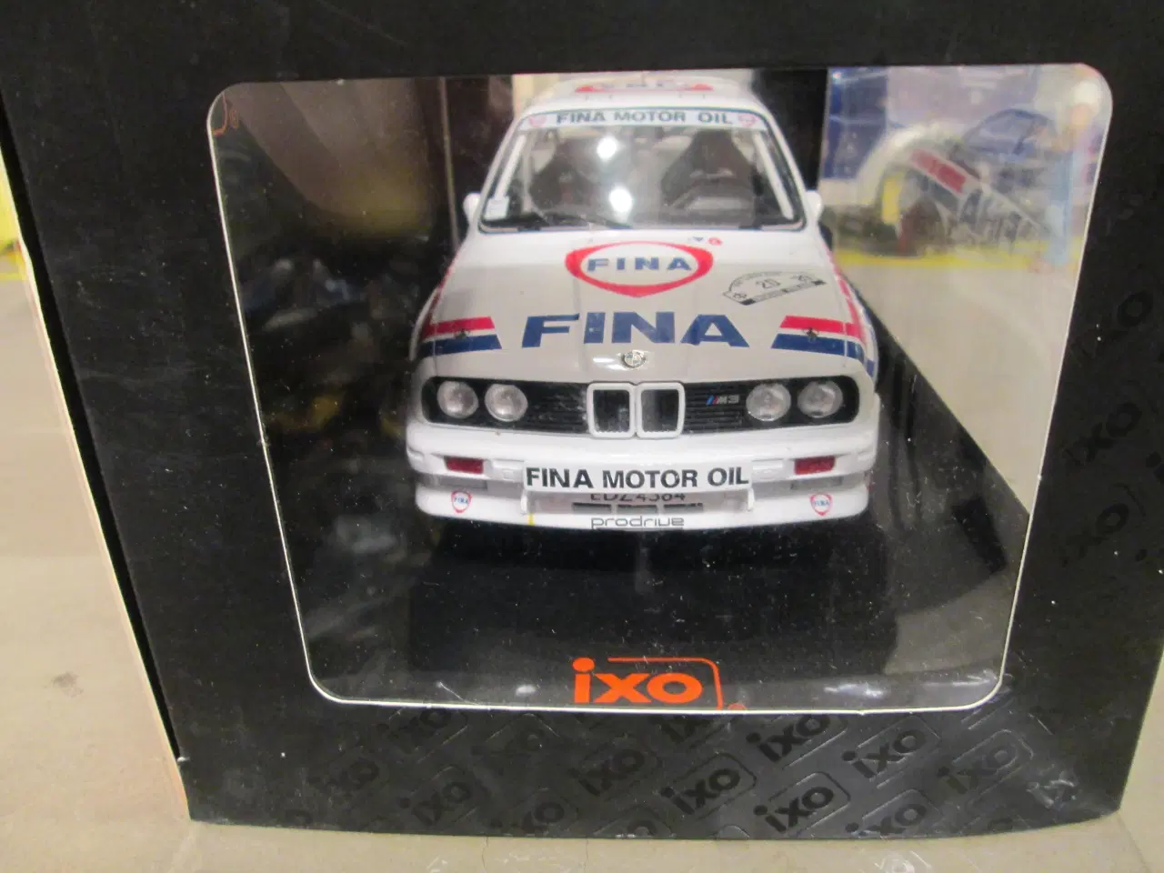 Billede 3 - Modelbil 1:18  Bmw M3 1989  Ixo