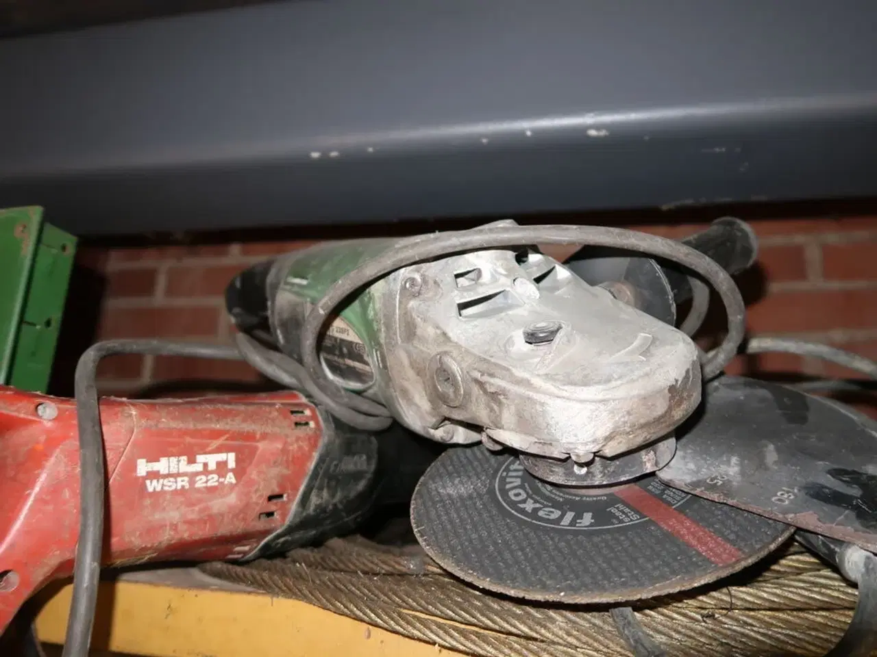 Billede 6 - Div. Løfteudstyr, bajonetsav HILTI WSR 22-A, vinkelsliber HITACHI m.m.