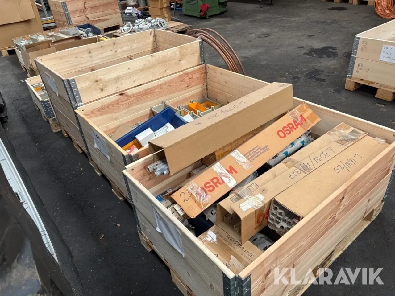 Billede 1 - Pærer og el-udstyr 4 paller