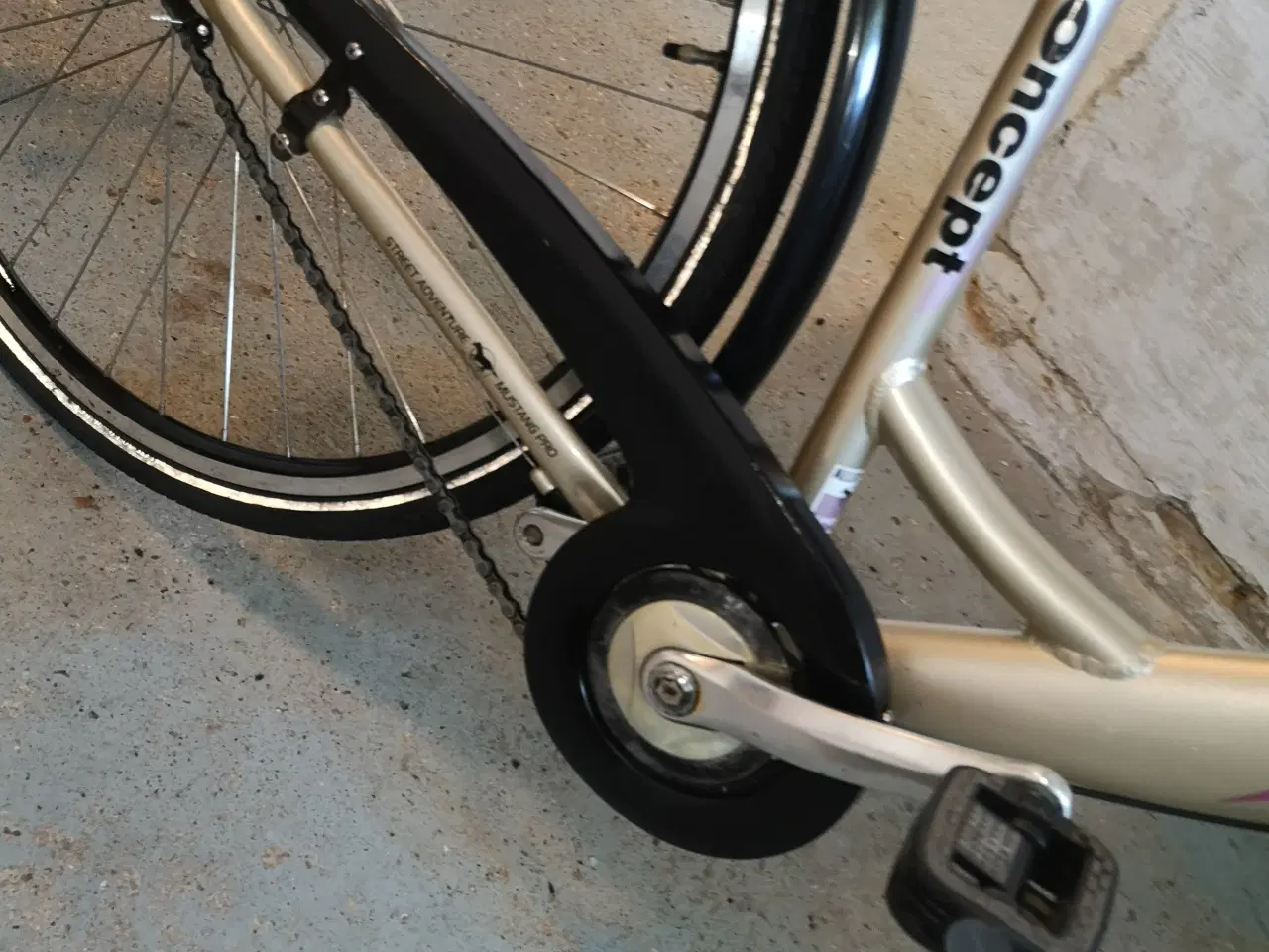 Billede 10 - Mustang concept 28" 55cm  dæk som ny , for- og bag