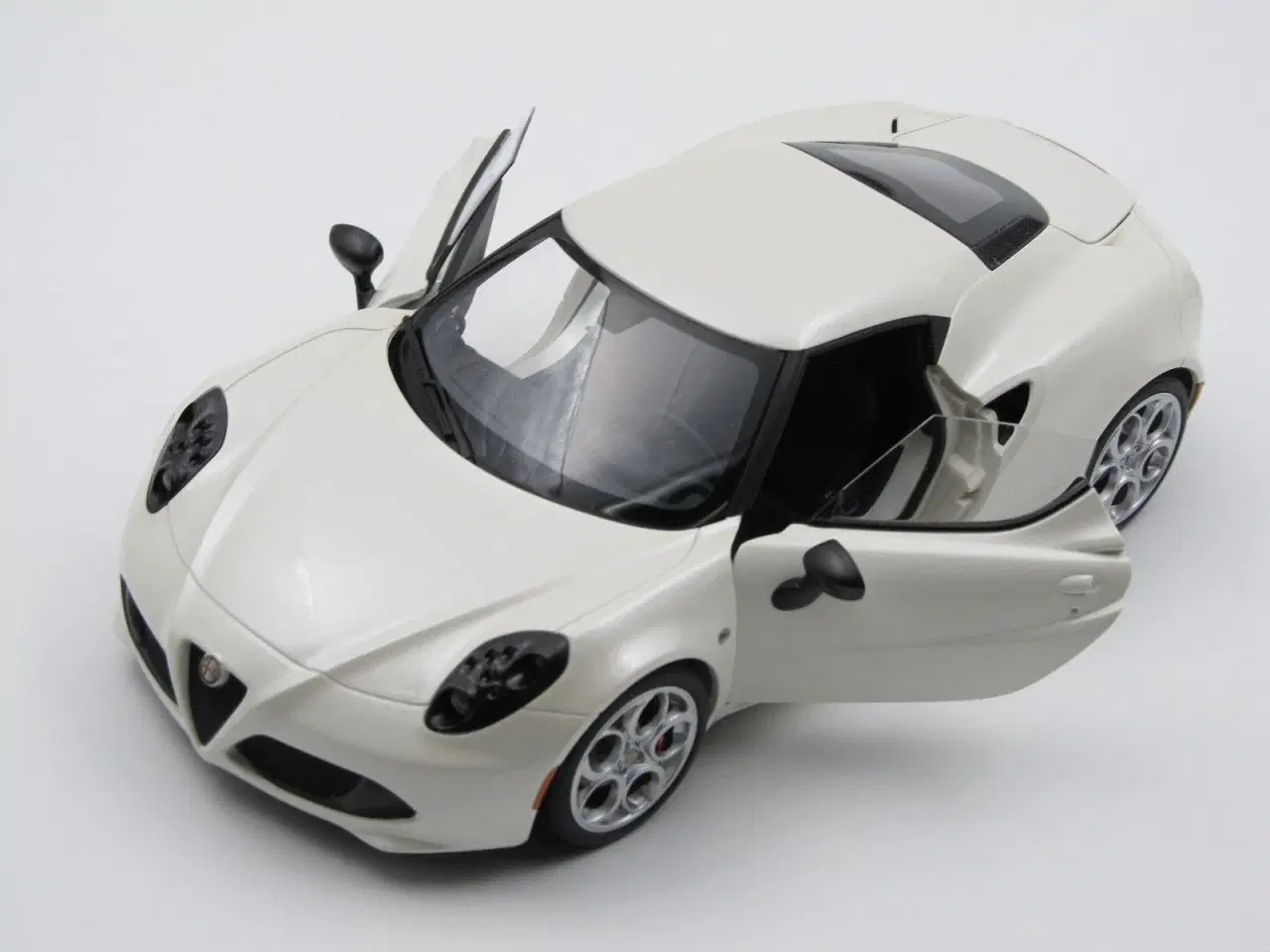 Billede 4 - 2013 Alfa Romeo 4C Coupe - AUTOart - 1:18