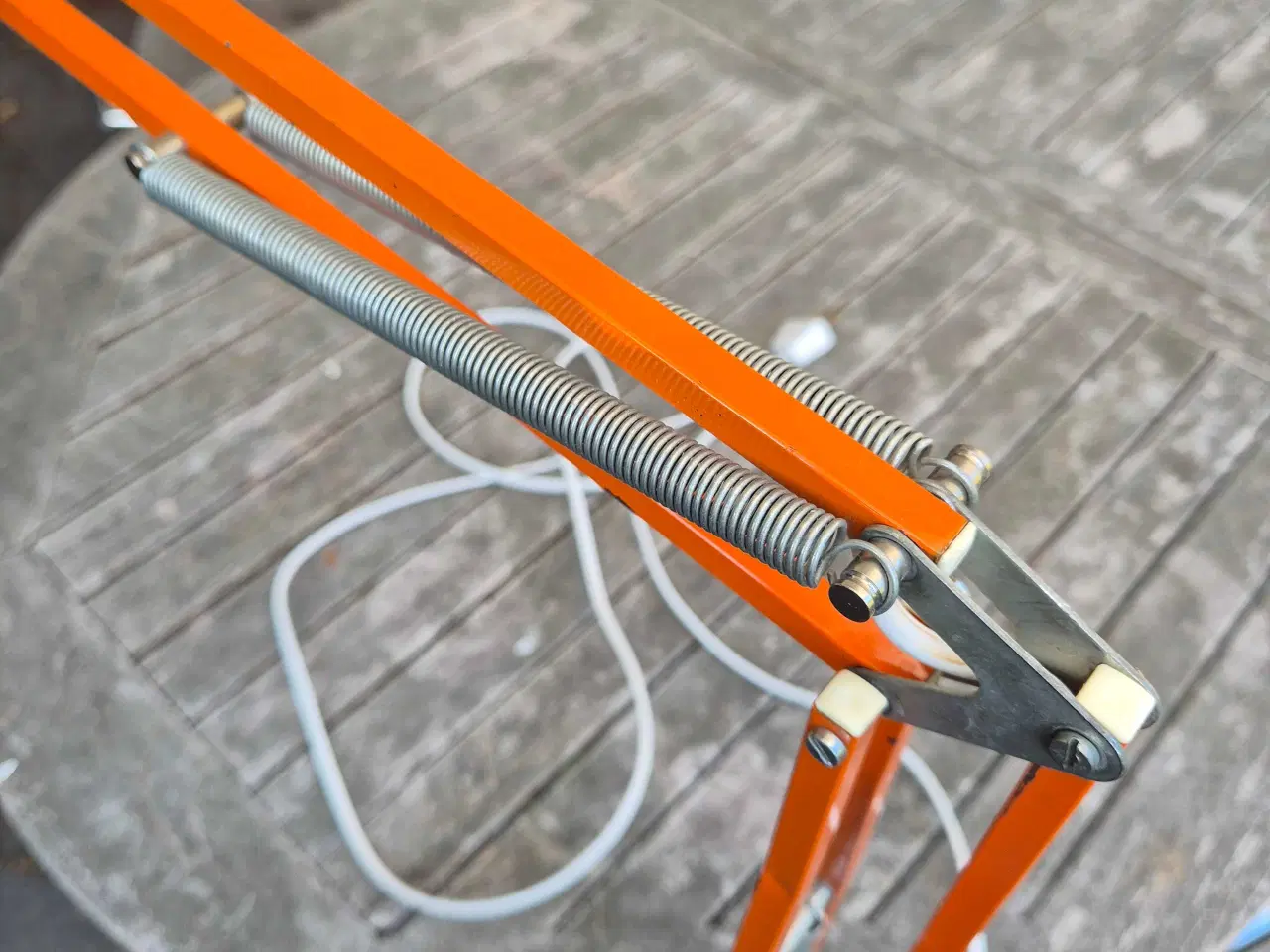 Billede 7 - Dejlig orange arkitektlampe i solidt dansk design 