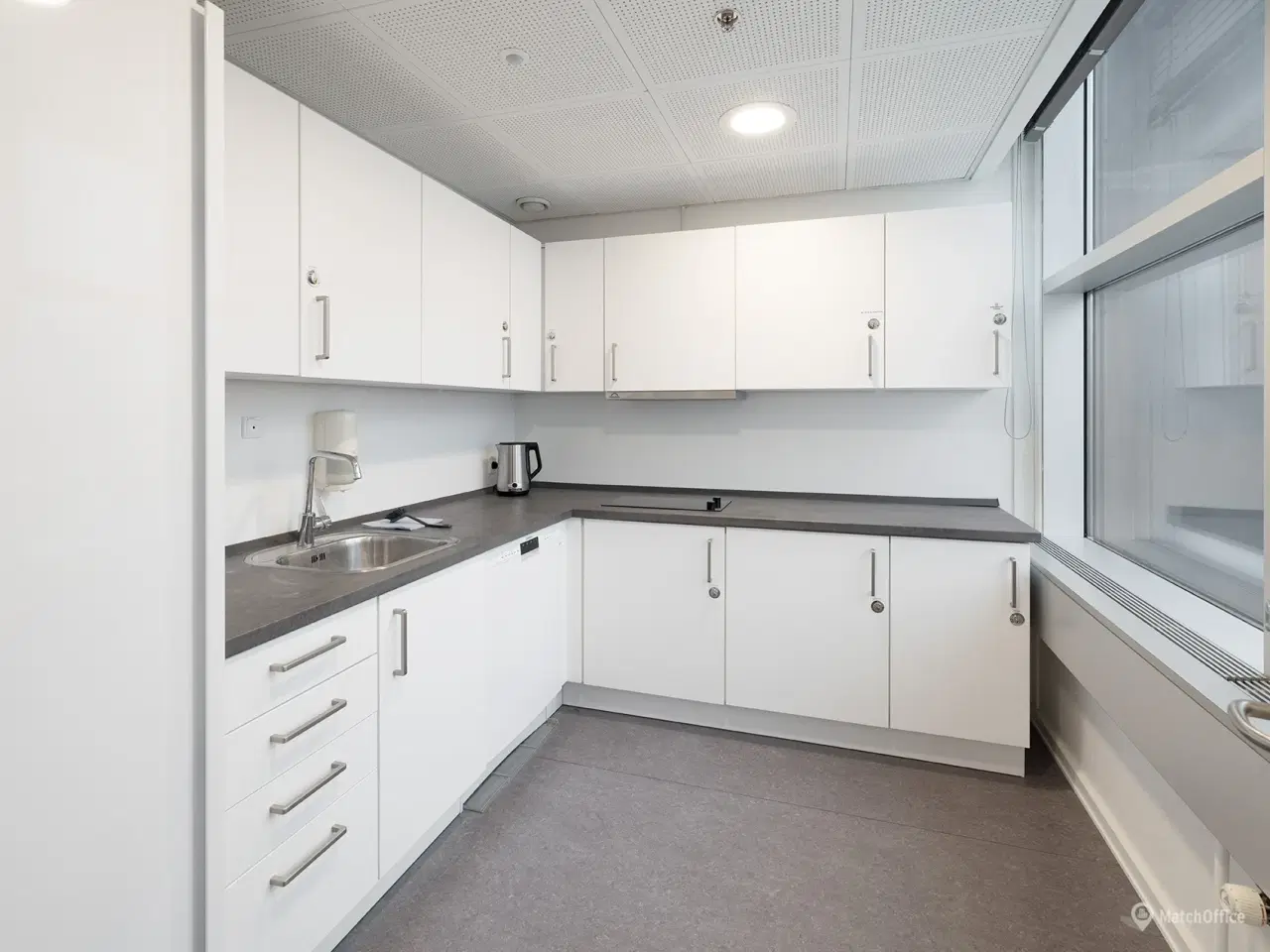 Billede 8 - Kontor i travle Terminal 3