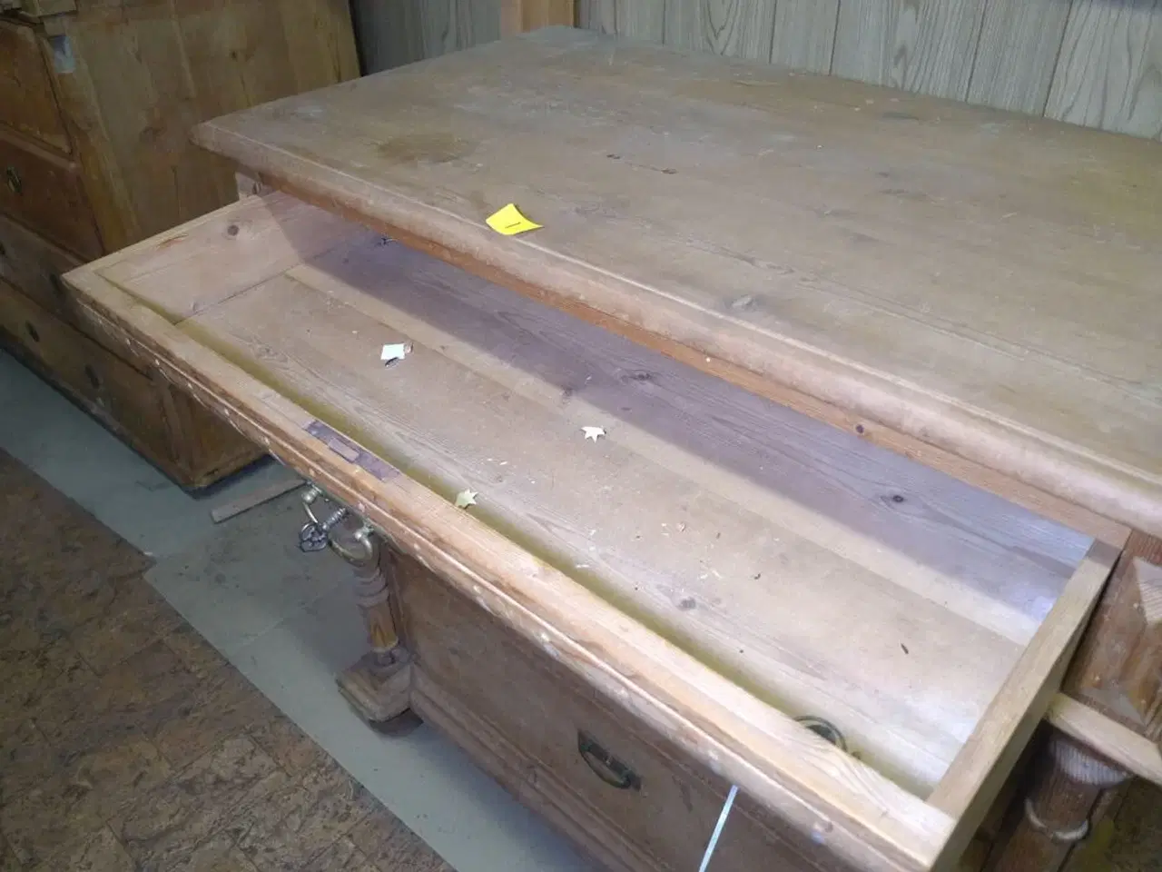 Billede 3 - Kommode i træ ca. 80x60xH90cm