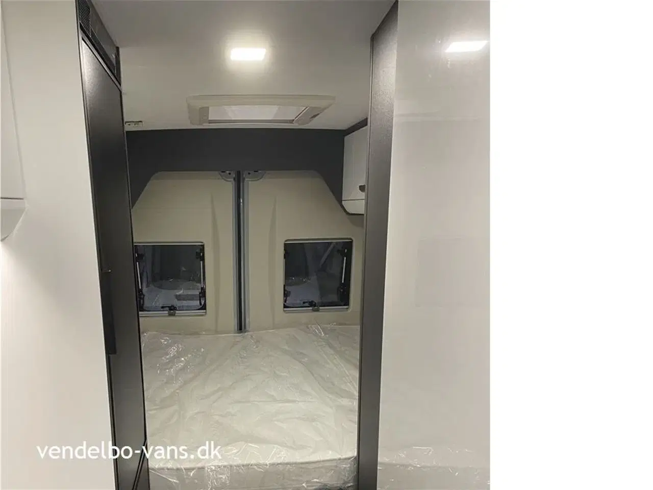 Billede 17 - 2024 - McLouis Menfys Van 03 S-Line   Under 6 meter med stor dejlig dobbeltseng - automatgear