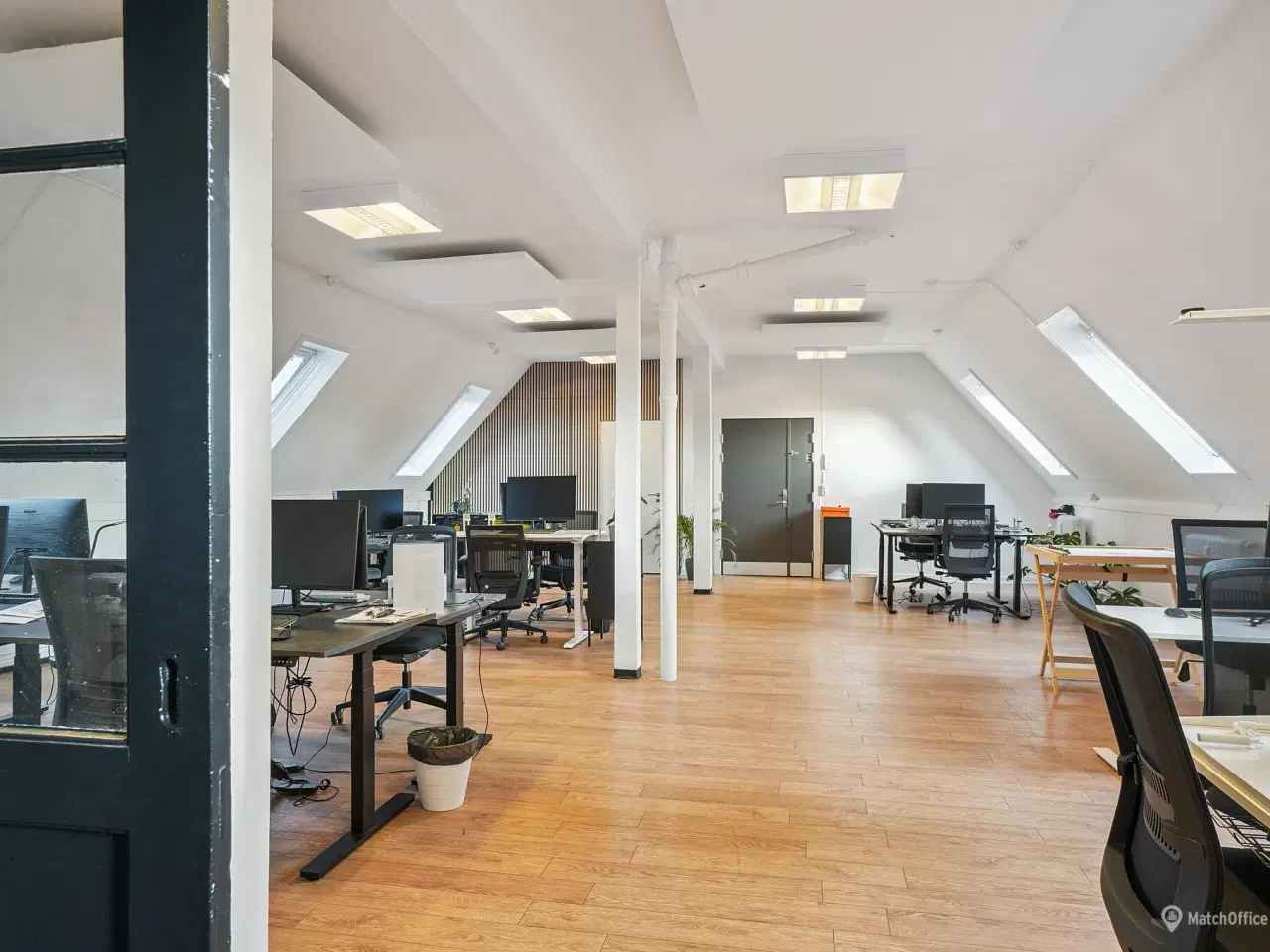 Billede 1 - Lyst og funktionelt kontor
