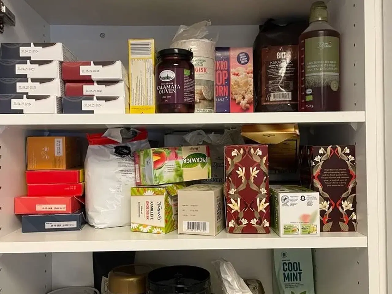 Billede 2 - Tøm skabene