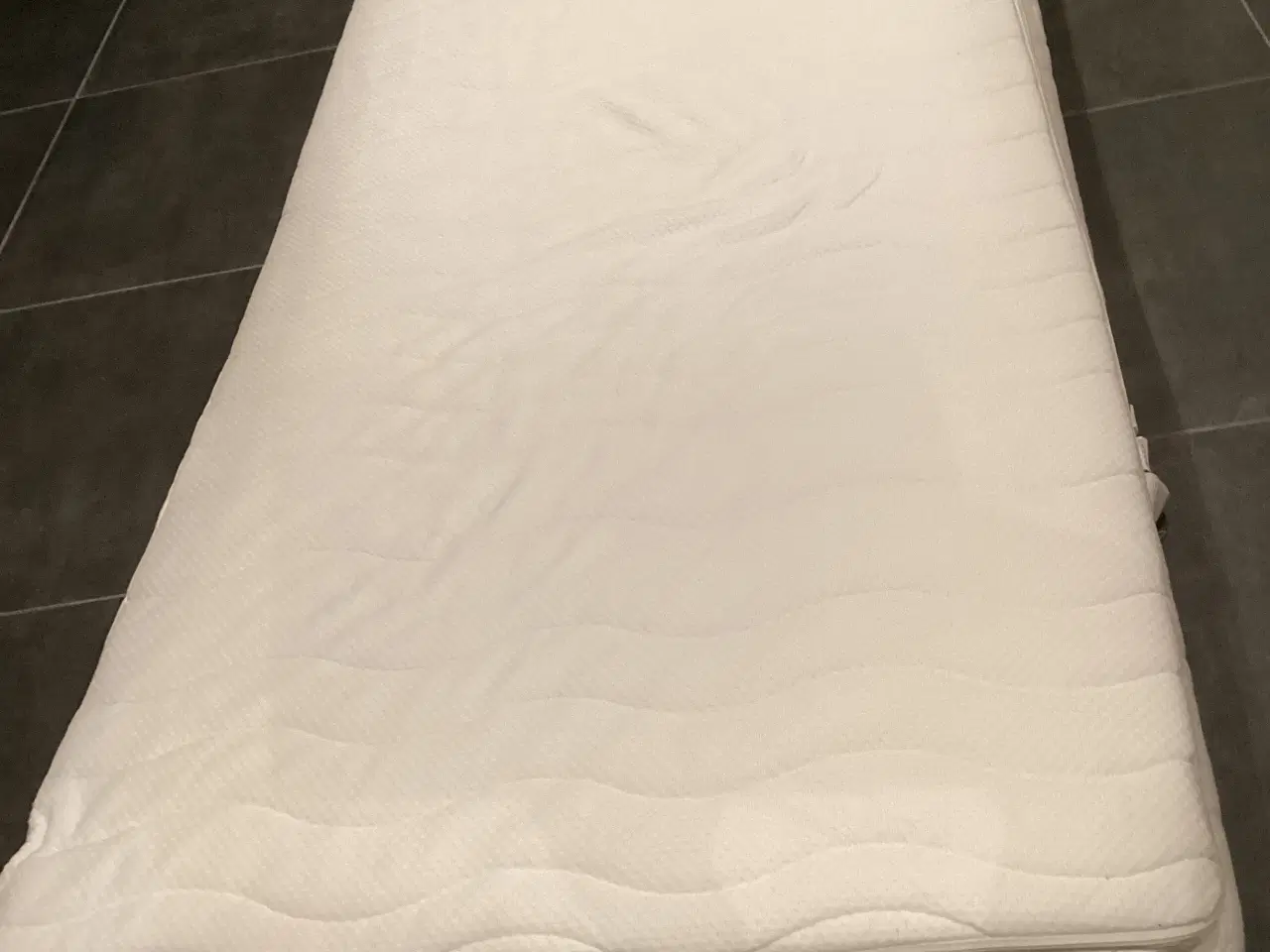 Billede 10 - Hvid seng med skuffer