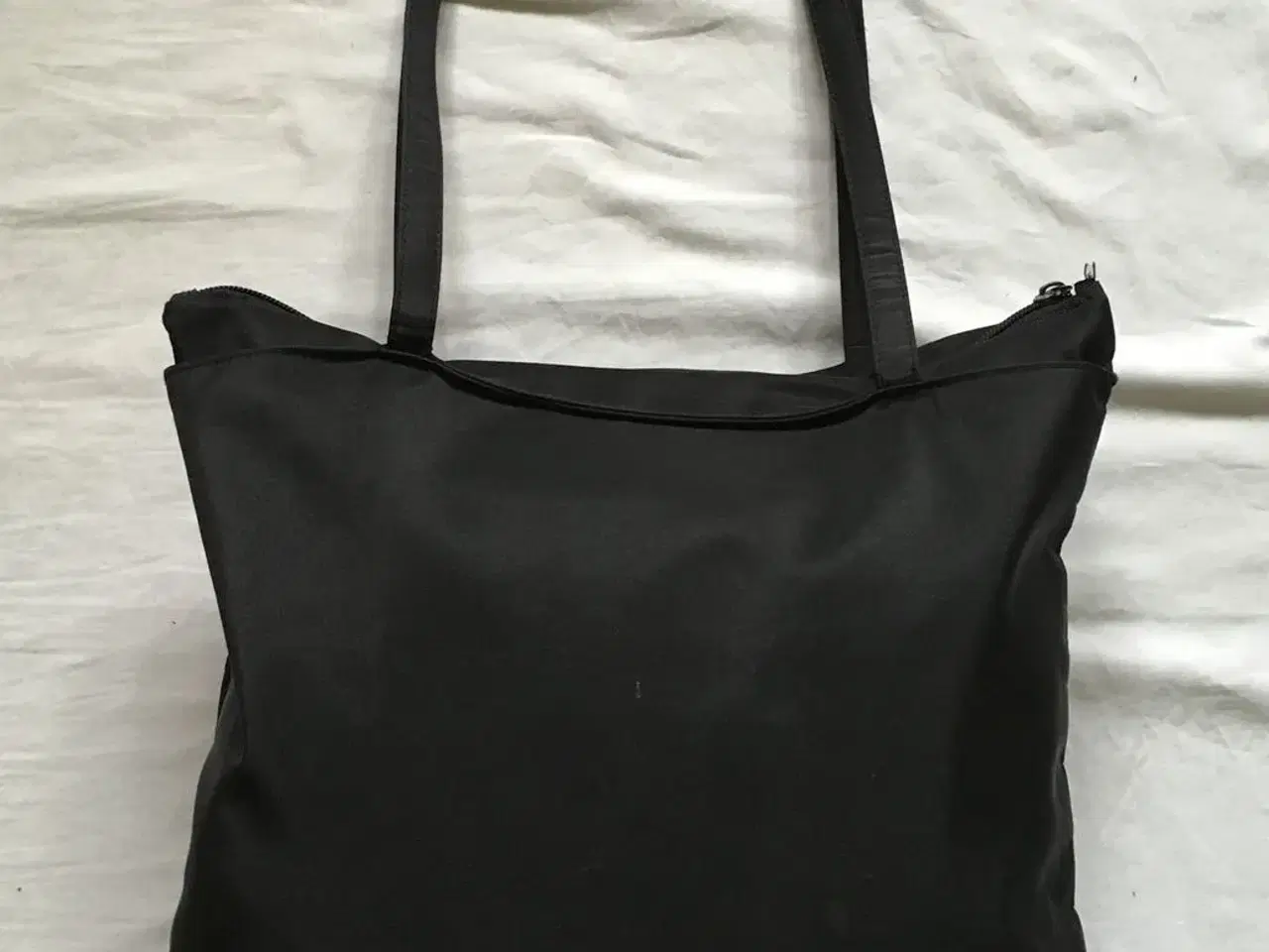 Billede 4 - Sort taske til salg