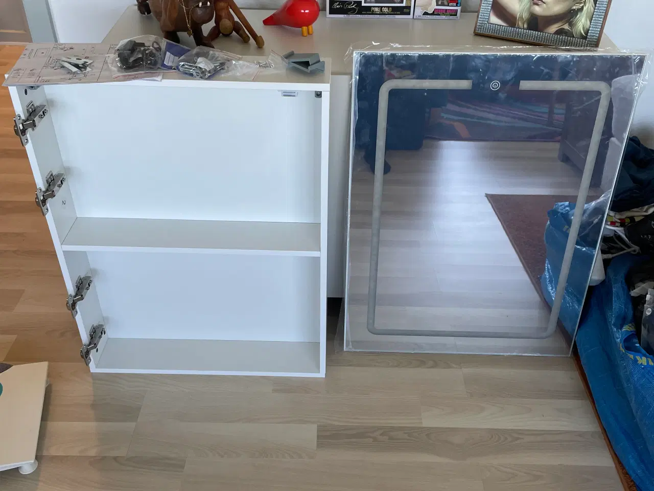 Billede 1 - Badeværelse skab med lys 