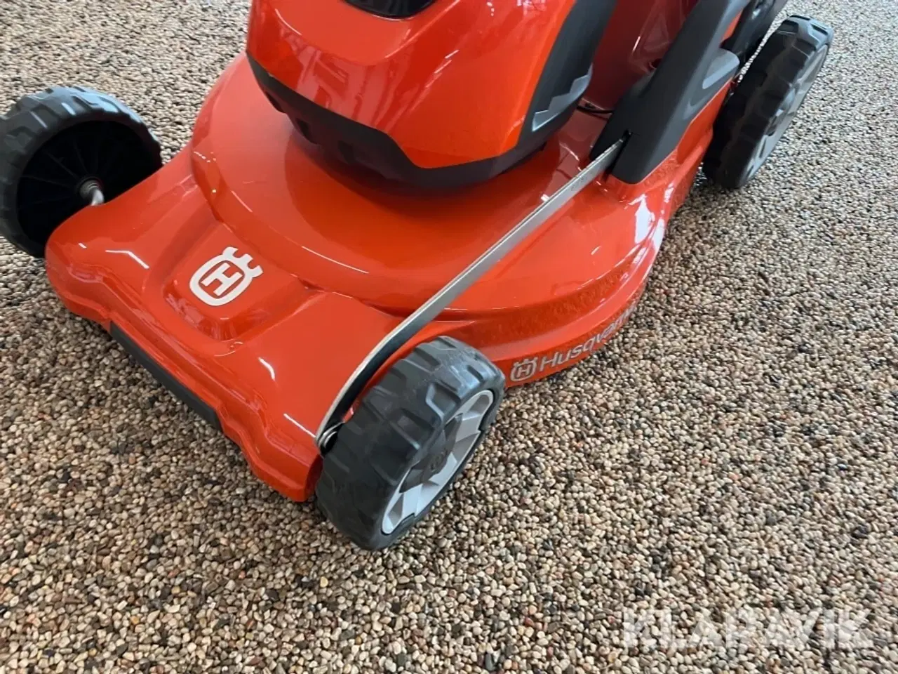 Billede 5 - Græsslåmaskine Husqvarna LC 247i