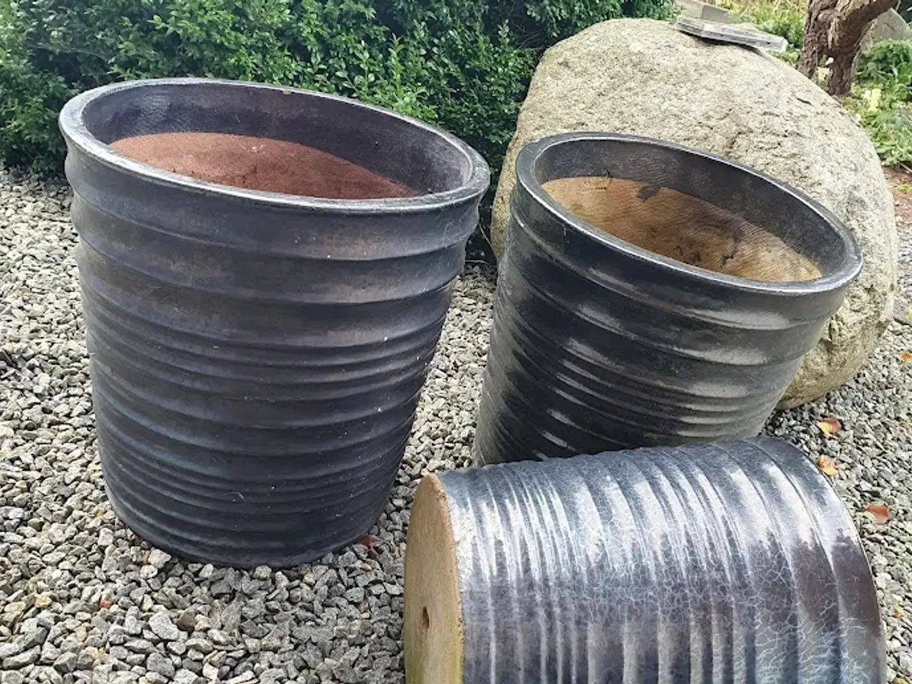 Billede 2 - Store havekrukker glaseret i sort 