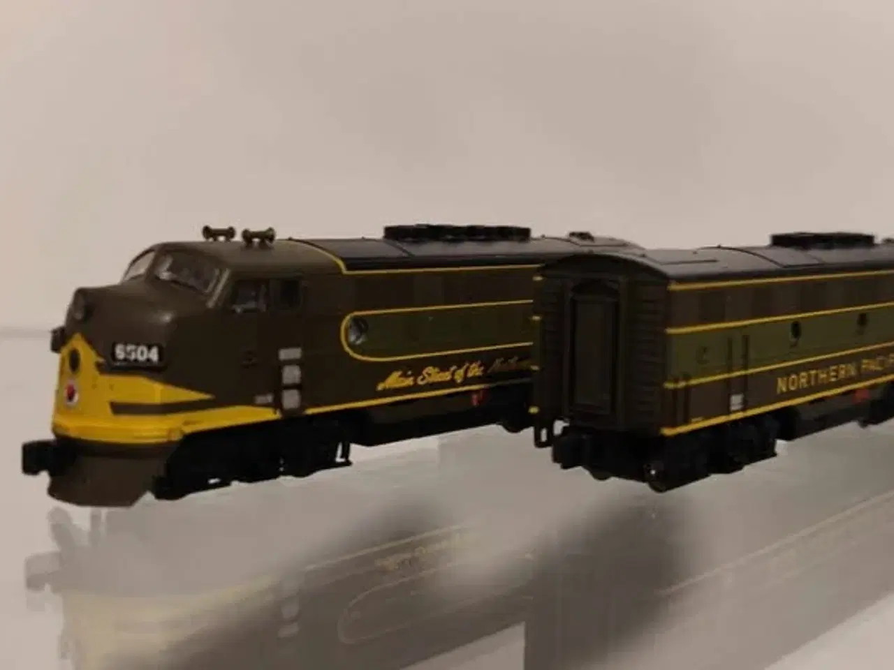 Billede 2 - AZL F3 A/B diesel lokomotiver. Z skala.