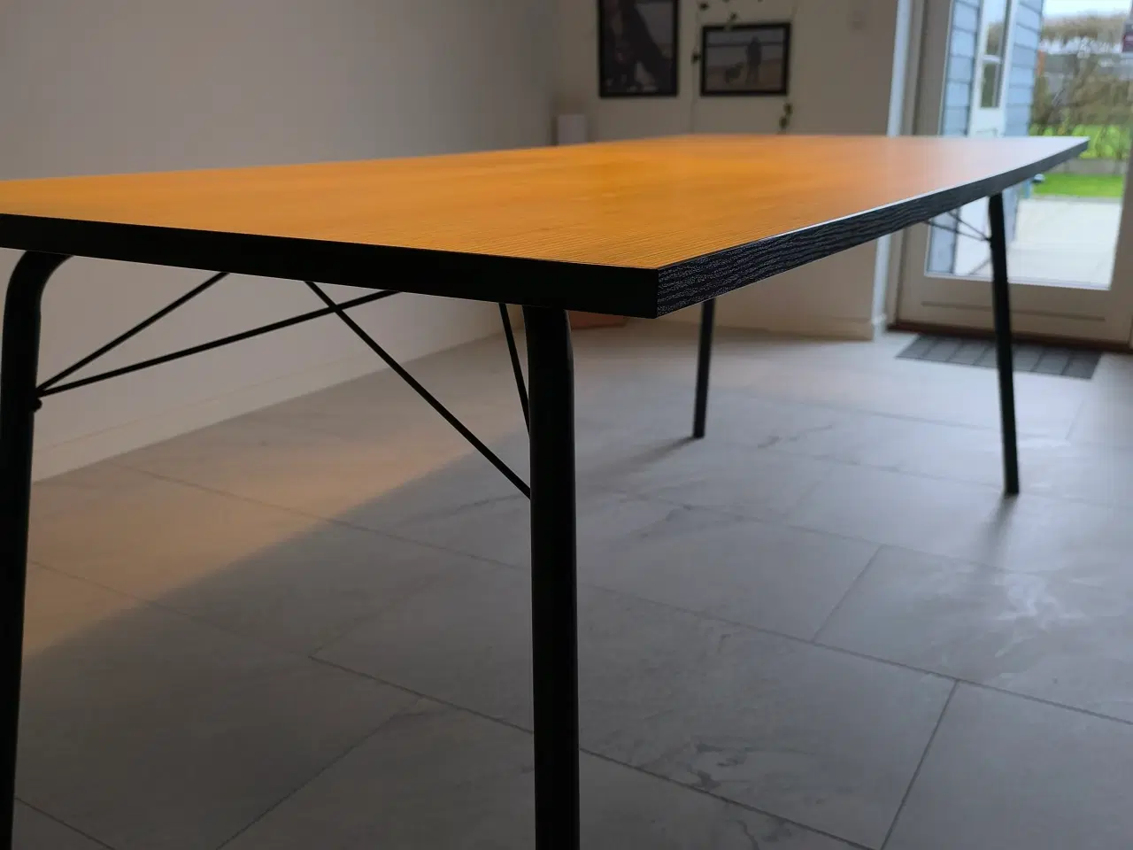 Billede 3 - 1 Ilva spisebord og 6 Sam Lea shell stole 