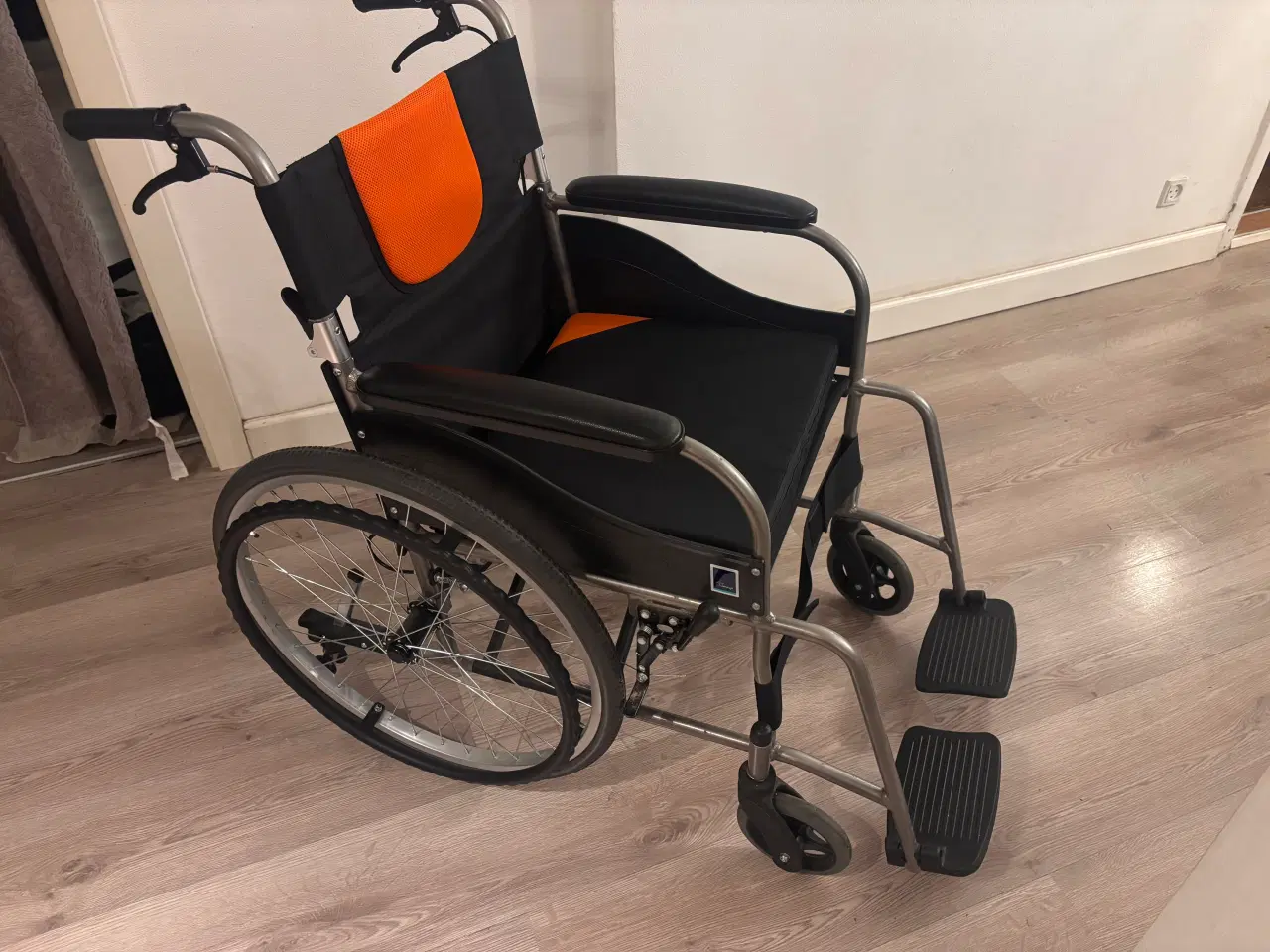 Billede 1 - Kørestol sammenklappelig