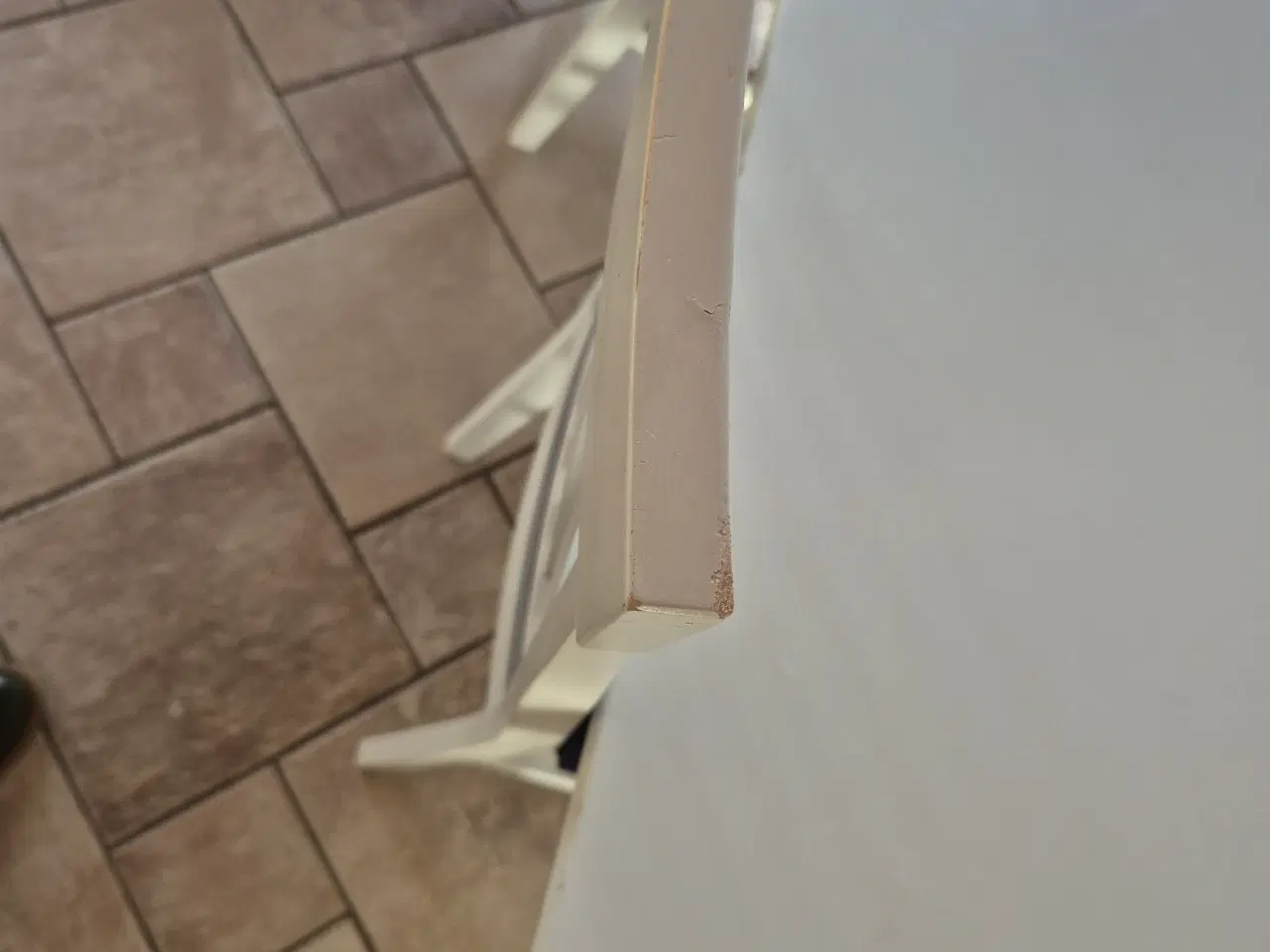 Billede 5 - Spisebord med 4 stole og tillægsplade + sofabord