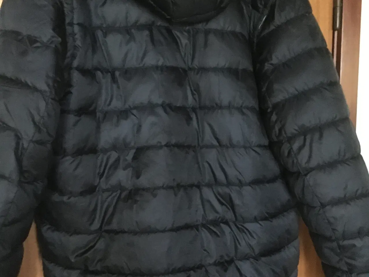 Billede 2 - Blå dynejakke med hætte - aflynelige ærner