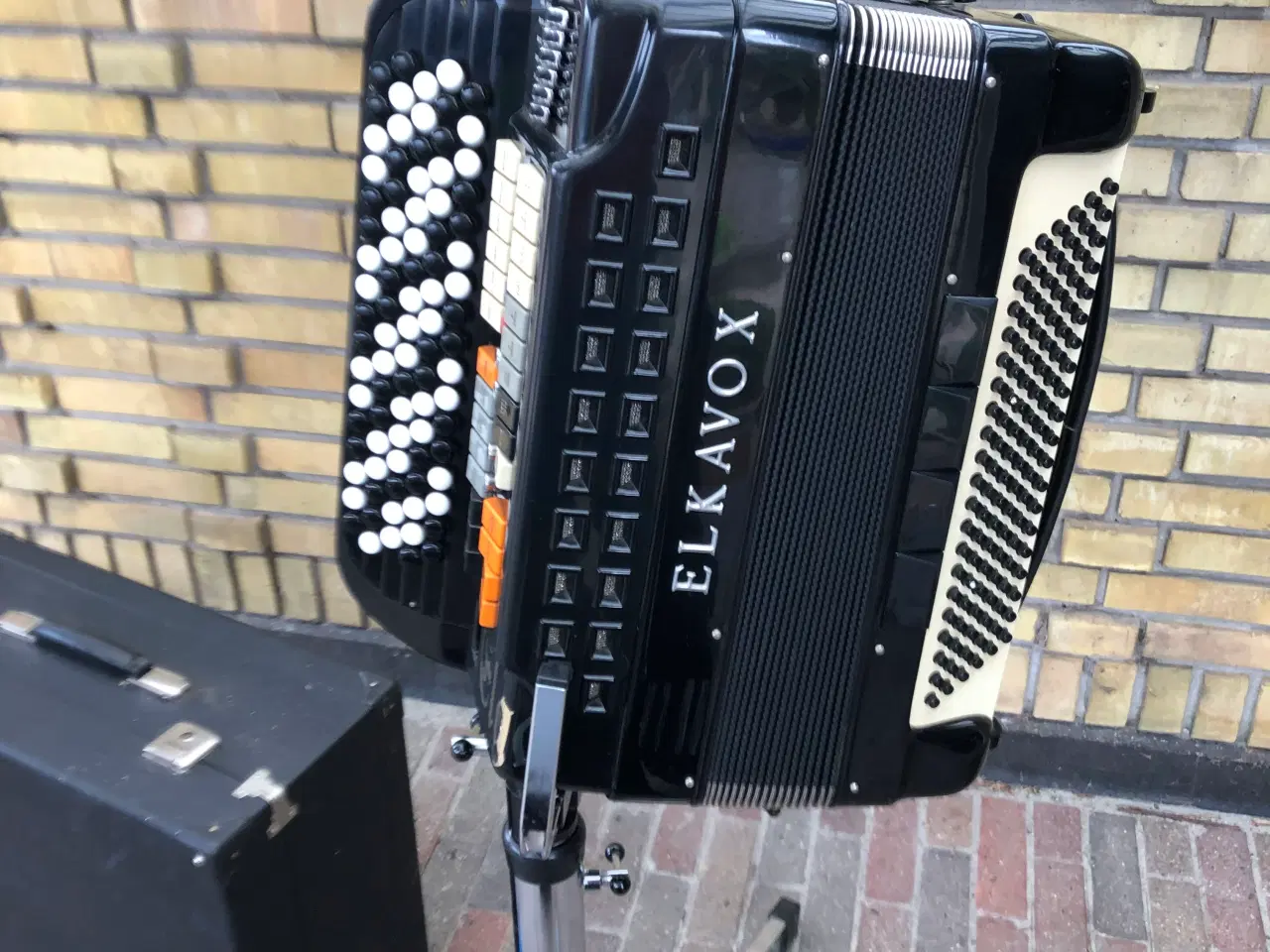 Billede 1 - Harmonika, rytmebox, forstærker/Højtaler, mikrofon