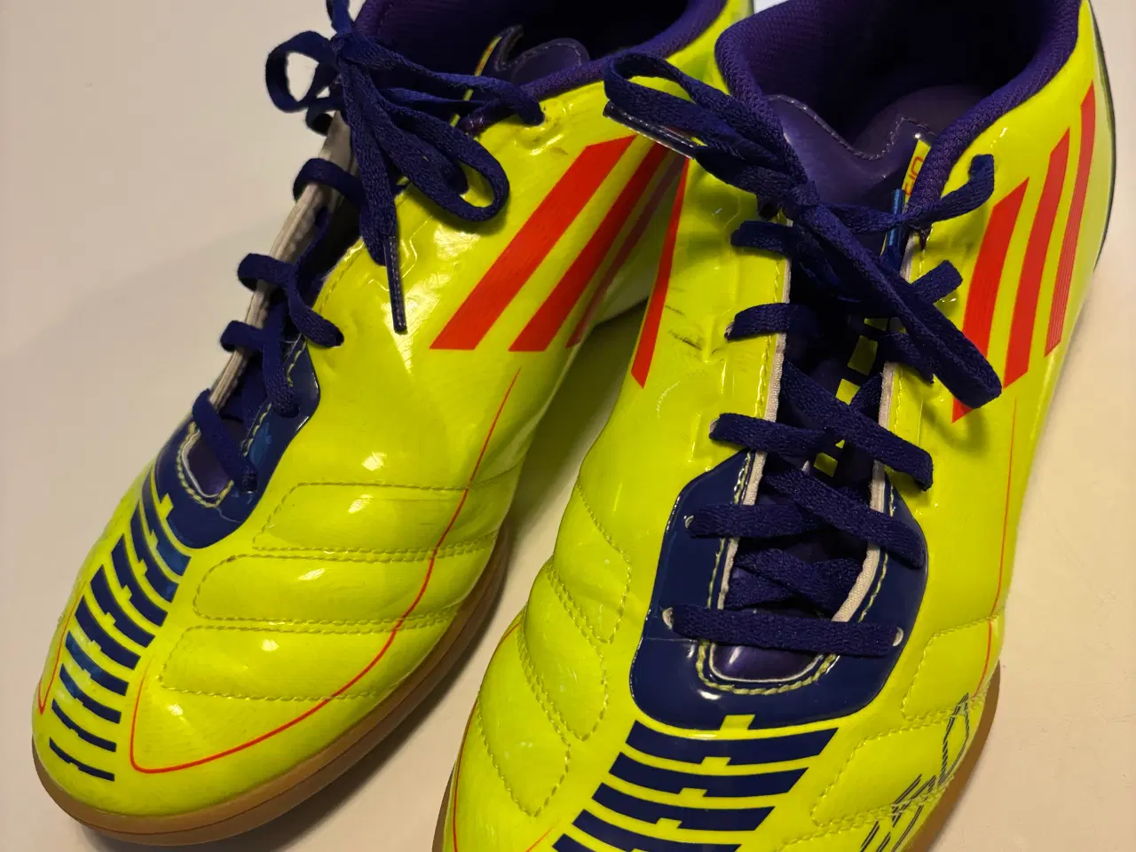 Billede 1 - Indendørs Adidas fodboldstøvler sælges