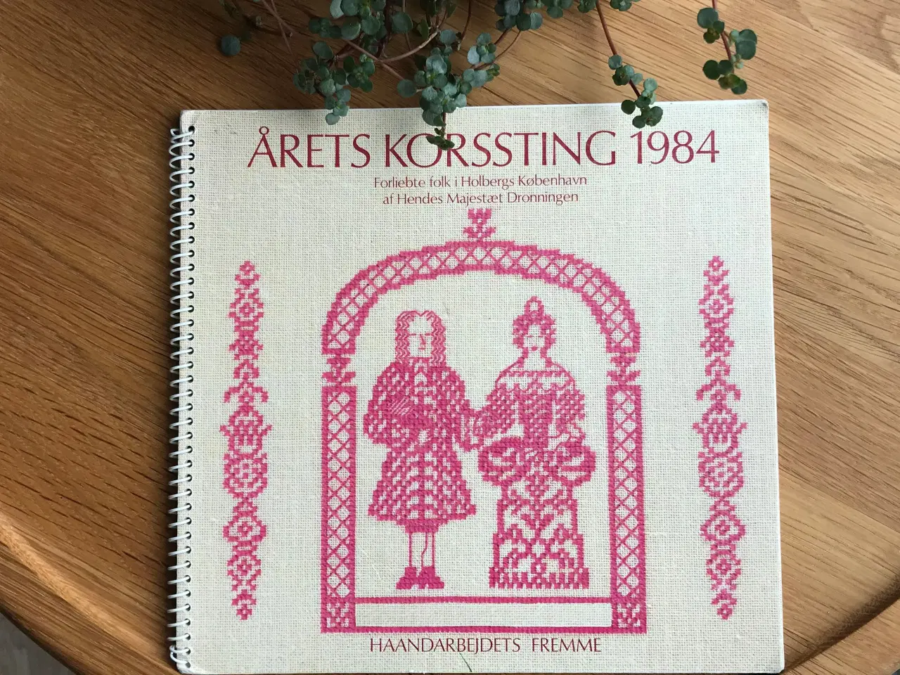 Billede 1 - Årets Korssting 1984  (Kalender)