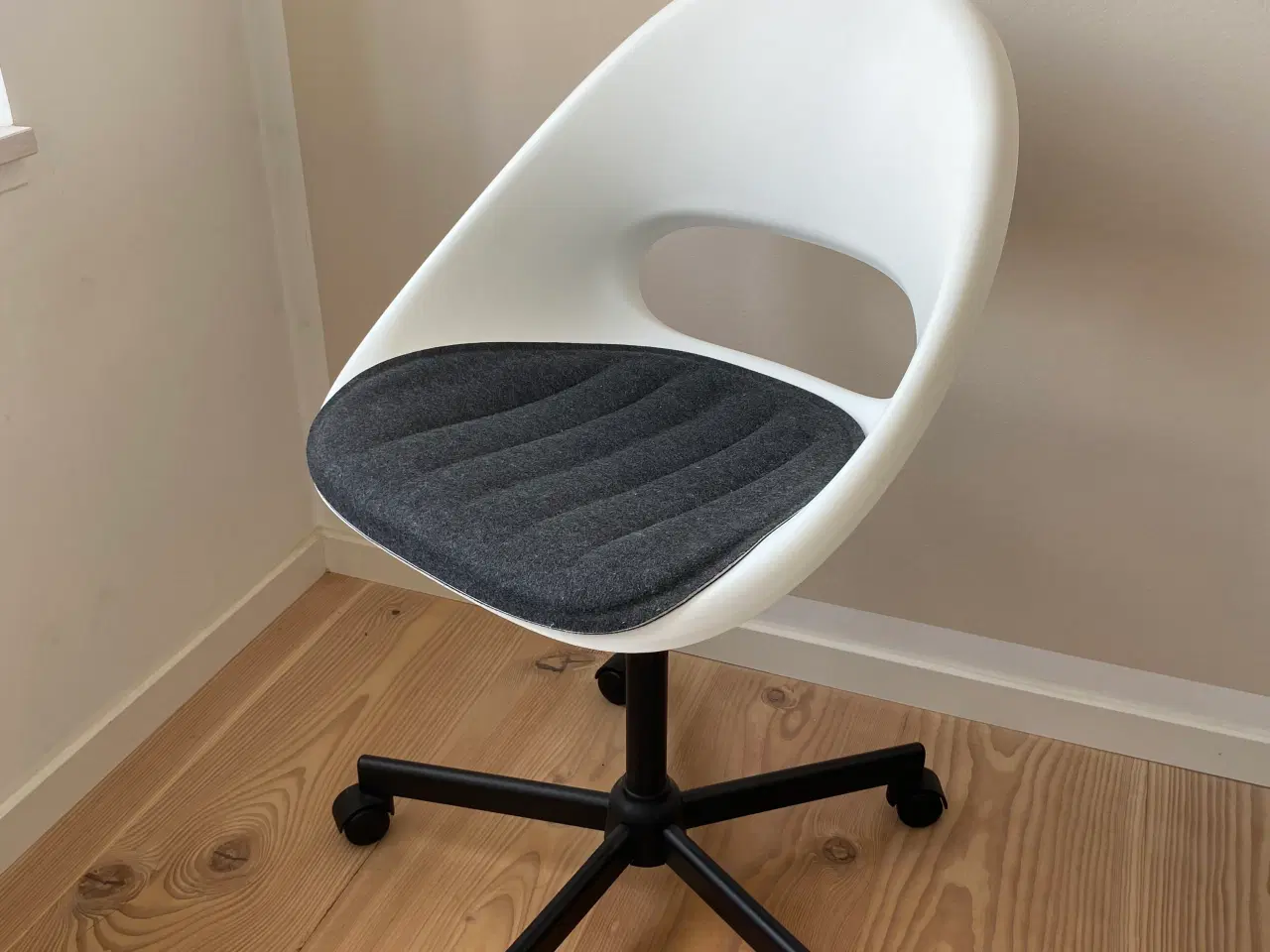 Billede 2 - Kontorstol hvid IKEA