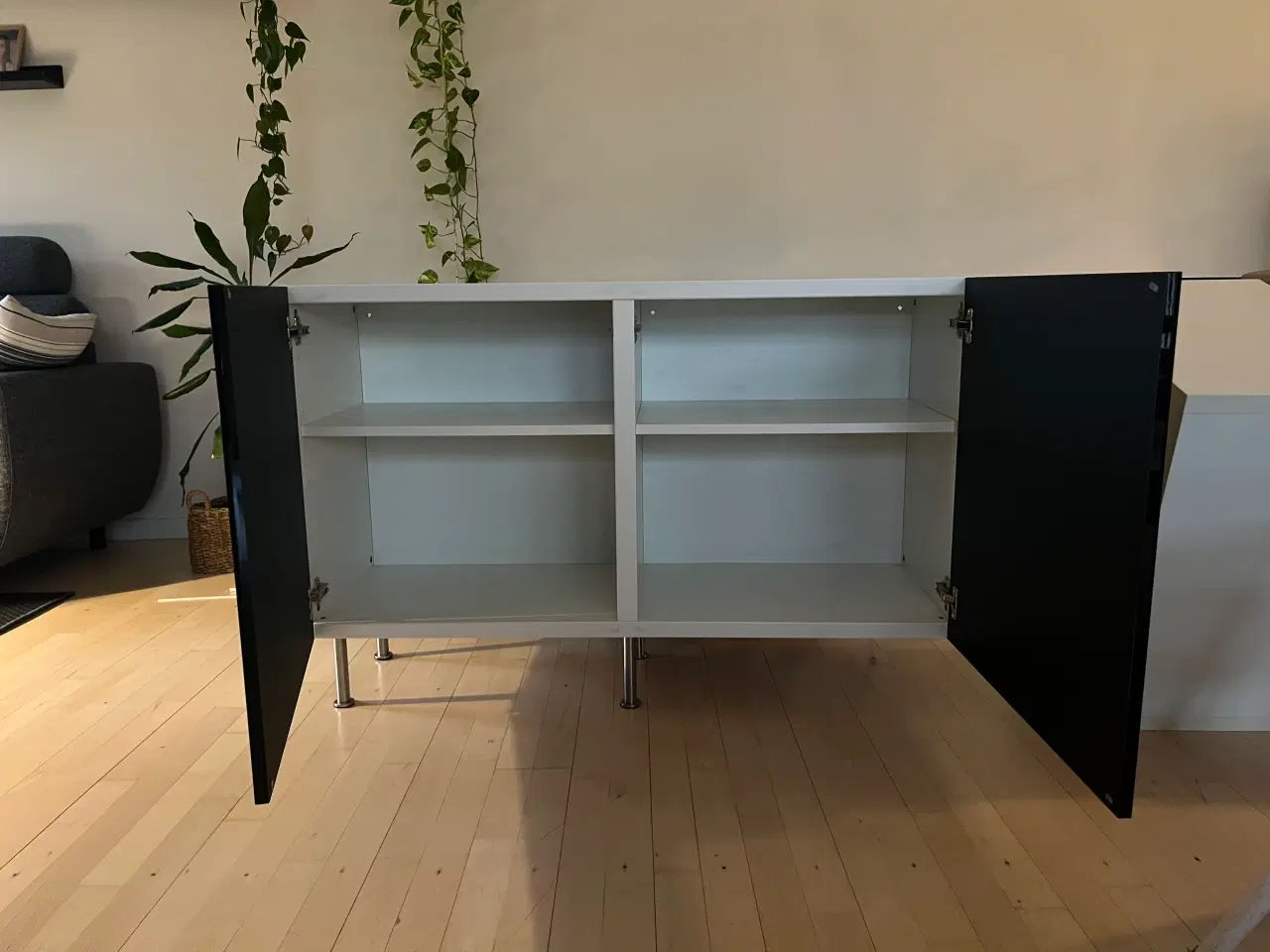 Billede 2 - Ikea skab