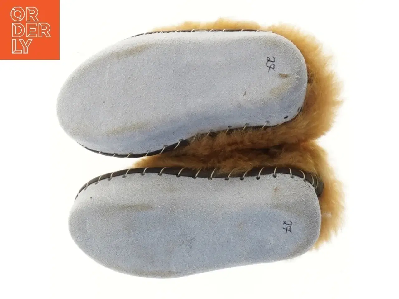 Billede 4 - Børnesutsko med pels (str. 27 )