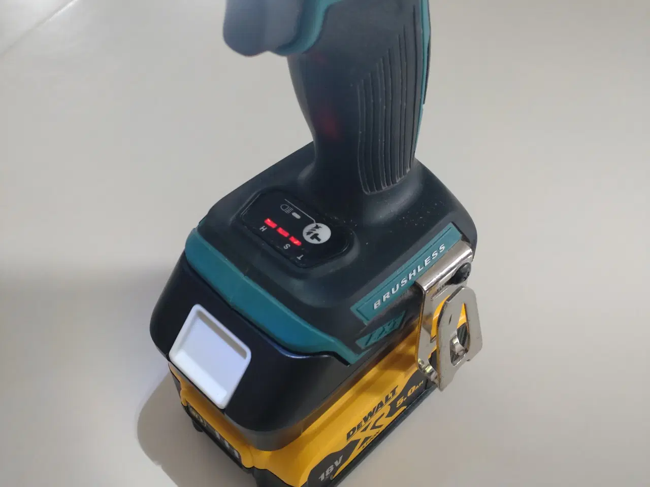 Billede 3 - Adapter makita til dewalt batteri