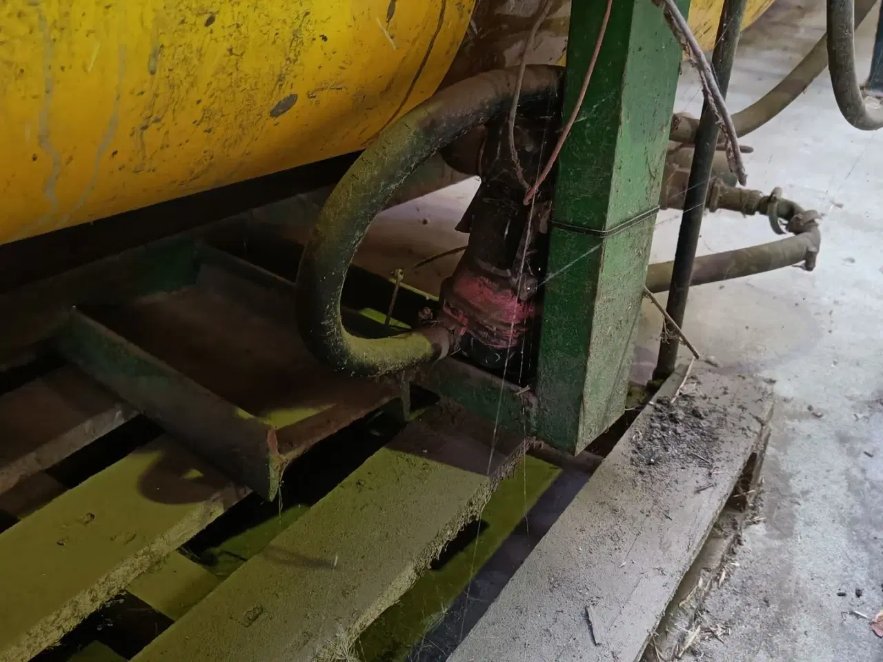 Billede 6 - - - - - - - 1500 l med el pumpe