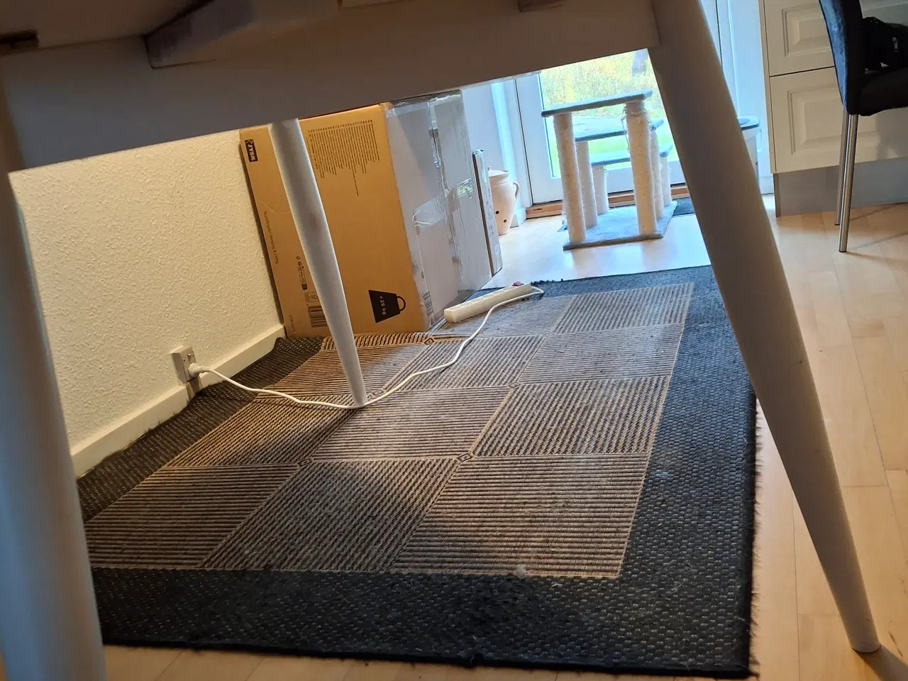 Billede 3 - Spisebord hvidmalet