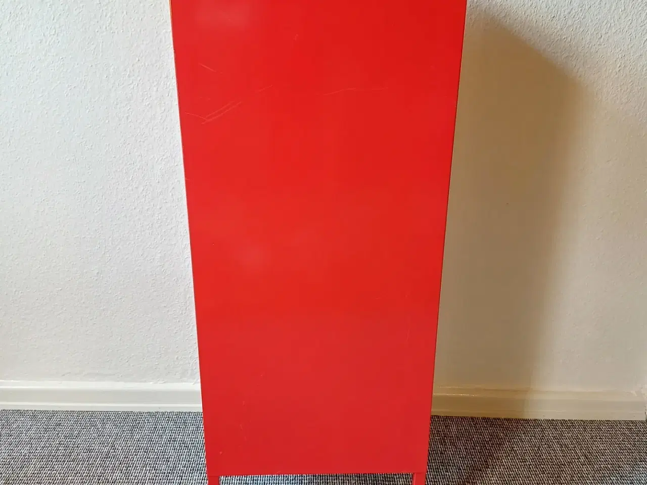Billede 6 - Rødt stål skab. IKEA PS.