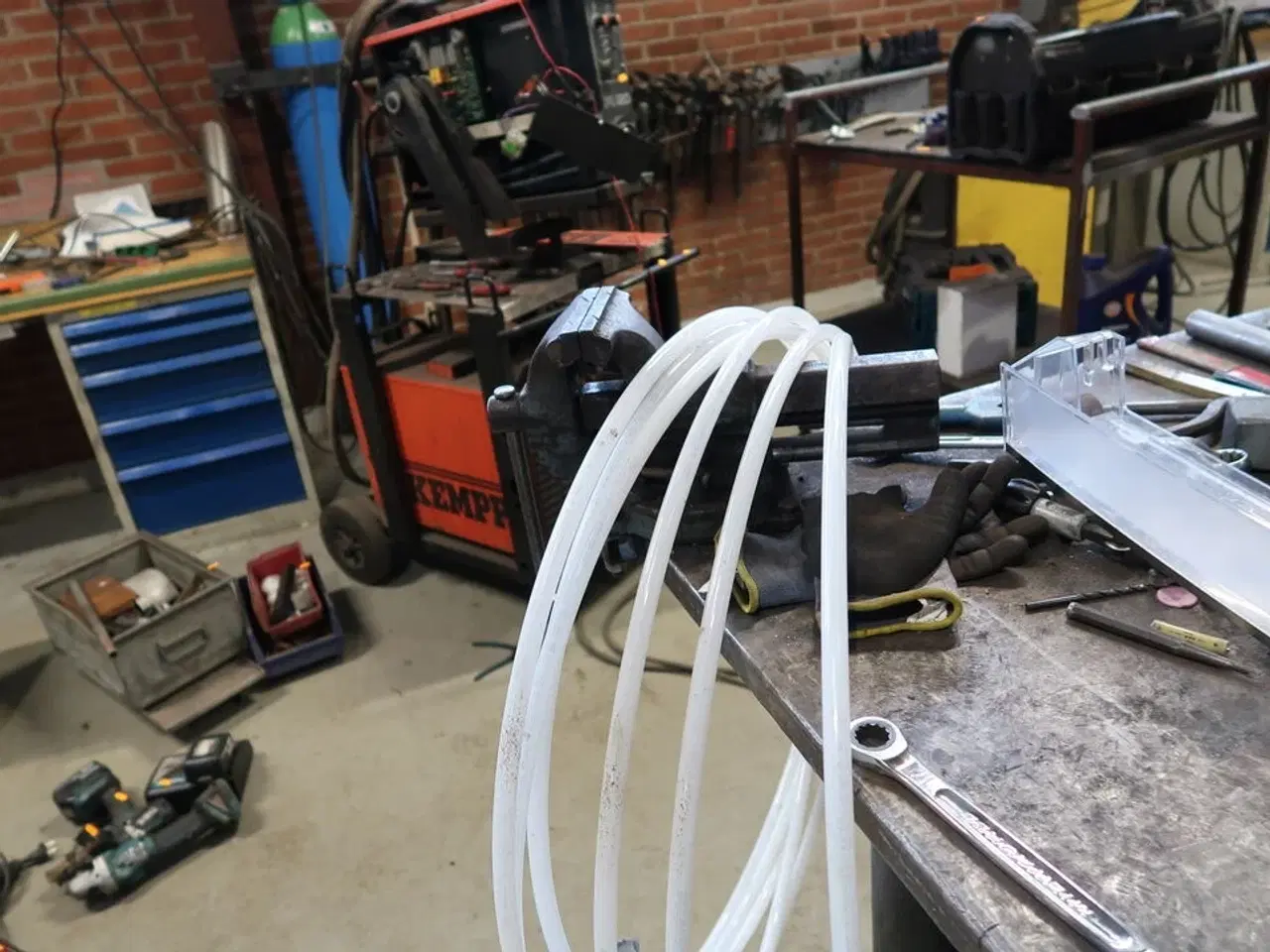 Billede 9 - Svejsebord med div. Værktøj og varelager