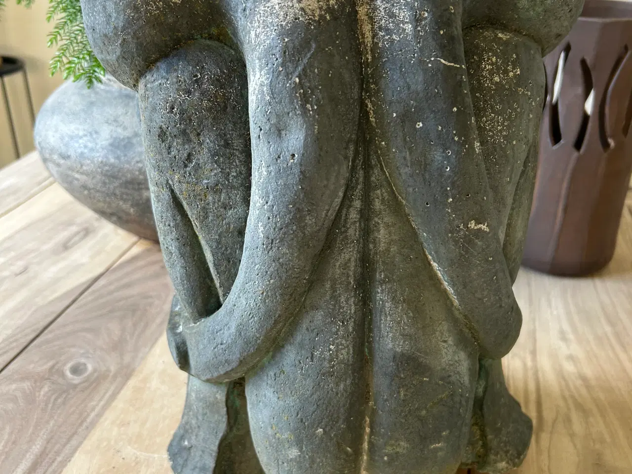 Billede 1 - Skulptur i sten 24 cm høj med grøn patinering