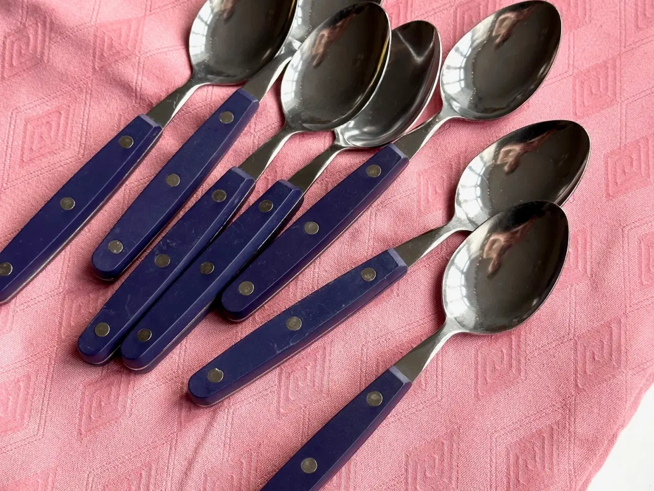 Billede 4 - Spiseskeer m plastskaft, 7 stk samlet