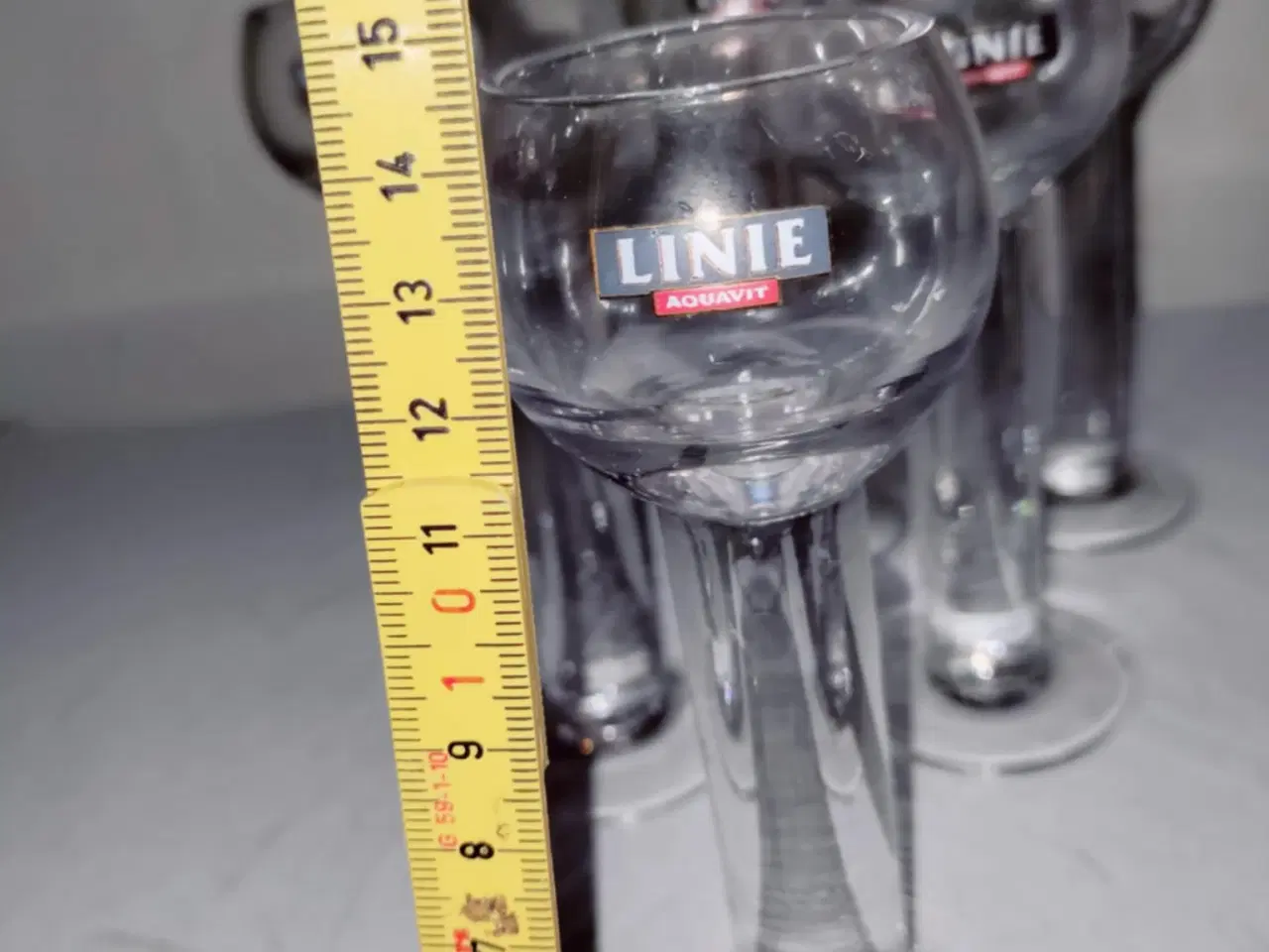 Billede 5 - 12 fine linie aquavit glas måske til sømanden