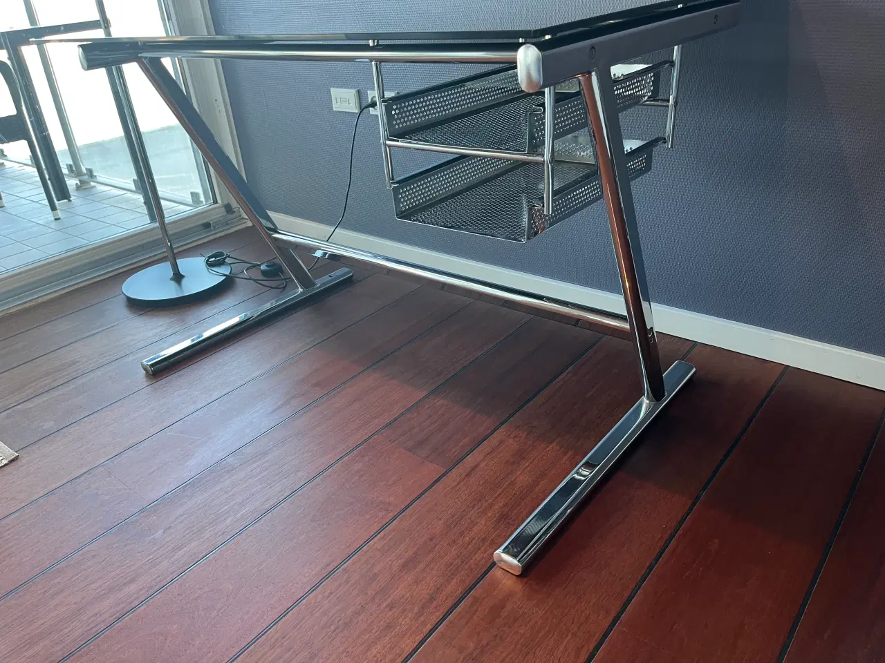 Billede 2 - Skrivebord med sort glasplade