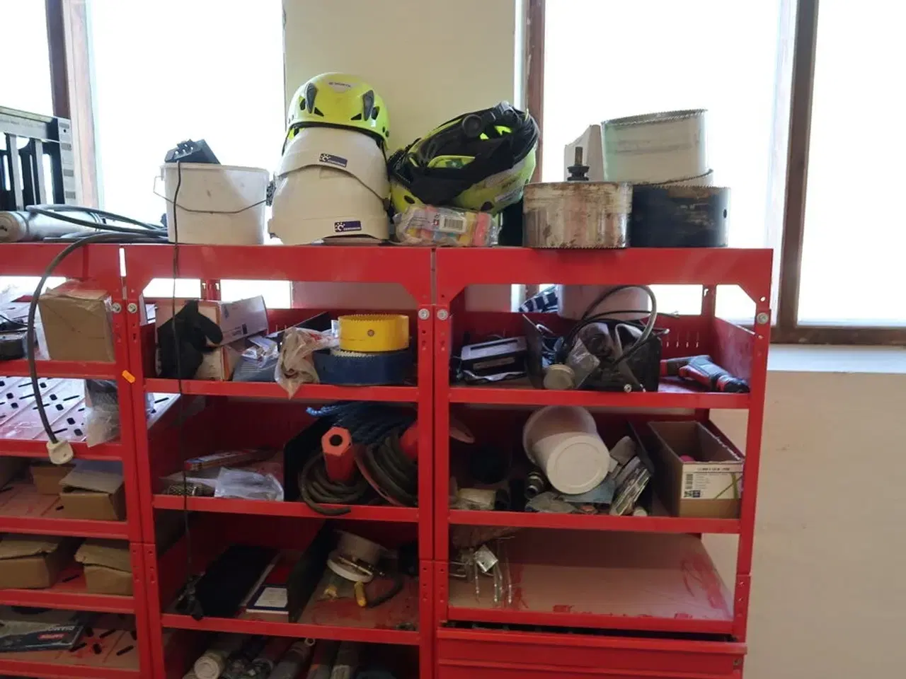 Billede 2 - Reolsystem med div. Varelager og værktøj