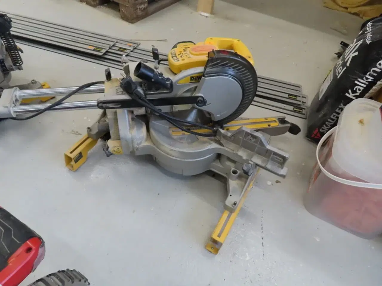 Billede 1 - Kap-/gerringssav, DEWALT DW712N