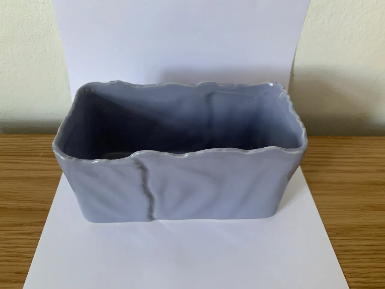 Billede 1 - Smuk skål i en flot lyslilla farve, rektangulær