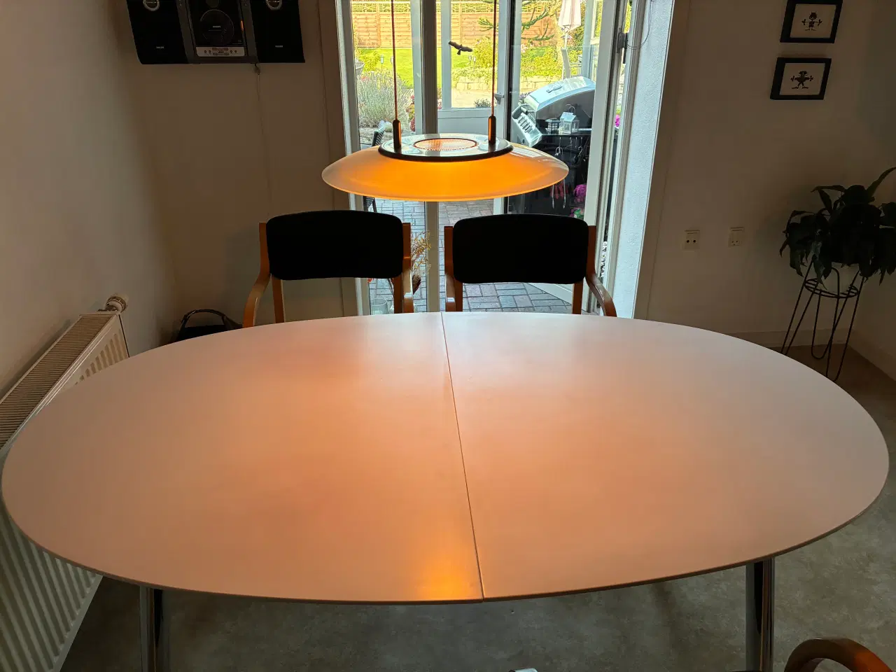 Billede 2 - Spisebord og stole