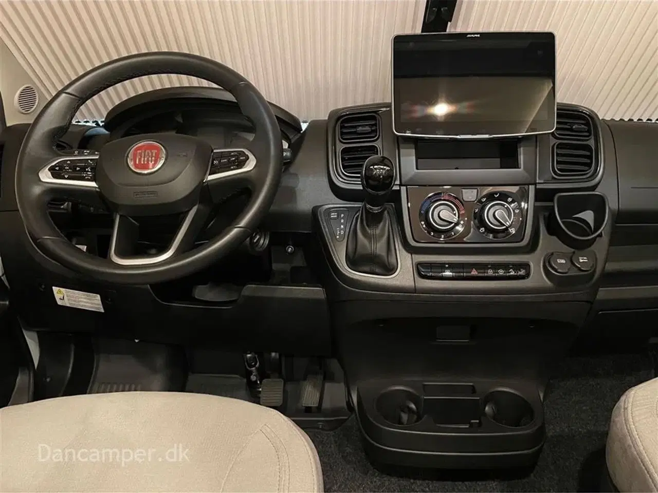 Billede 5 - 2024 - LMC Tourer H 720 Lift LMC Tourer H 720 Lift, 140 Hk, 9-trins aut., El-støttefødder, vandbåren varme i gulvet samt blæsevarme - en god vintervogn